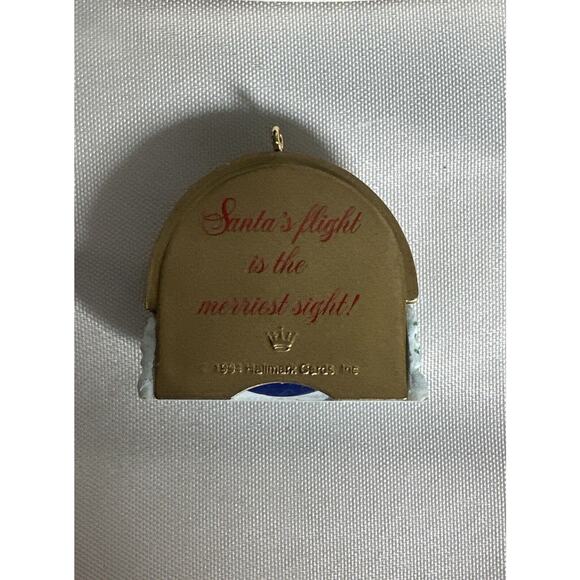 VTG Hallmark Miniature A Merry Flight Features Movement Hallmark Ornament - Picture 2 of 5